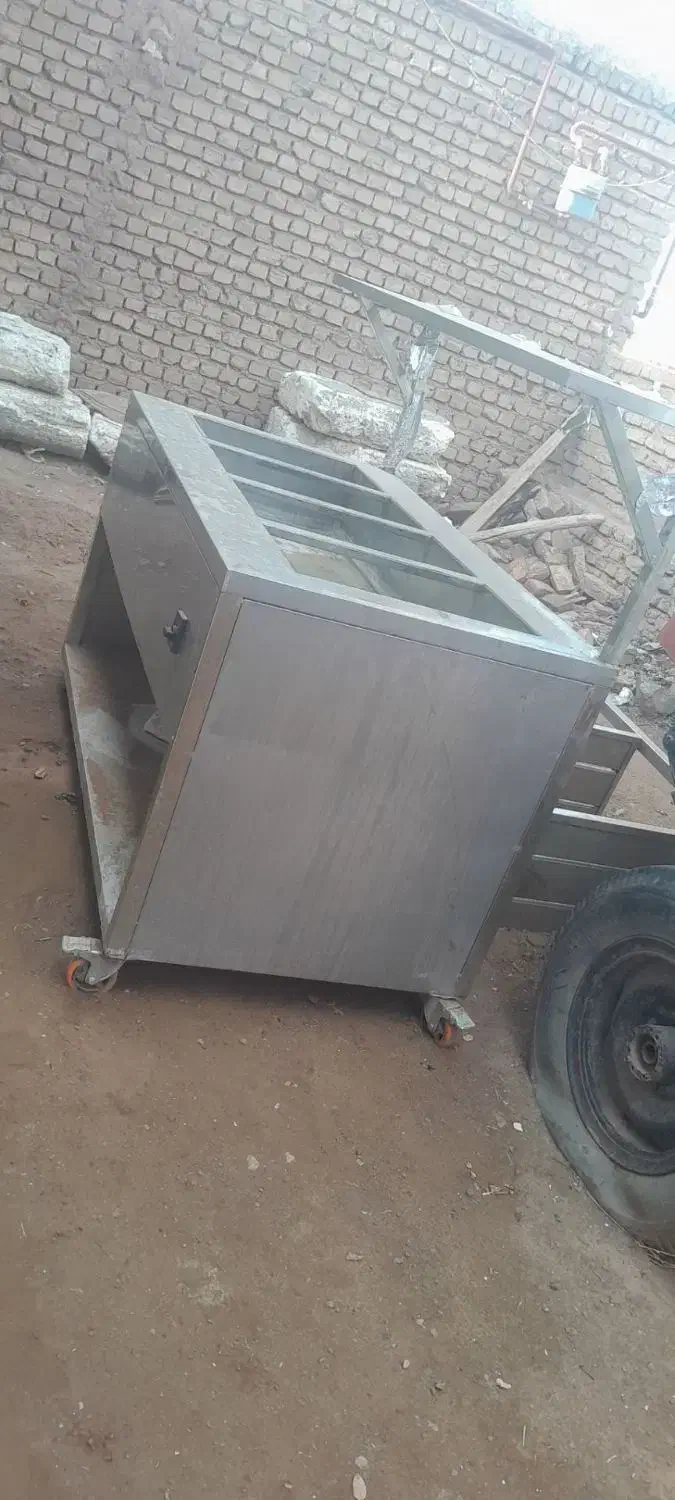 یک عدد تانکر آبرسان 2500لیتری ویک عدد وارمن|مصالح و تجهیزات ساختمان|میان جلگه, |دیوار