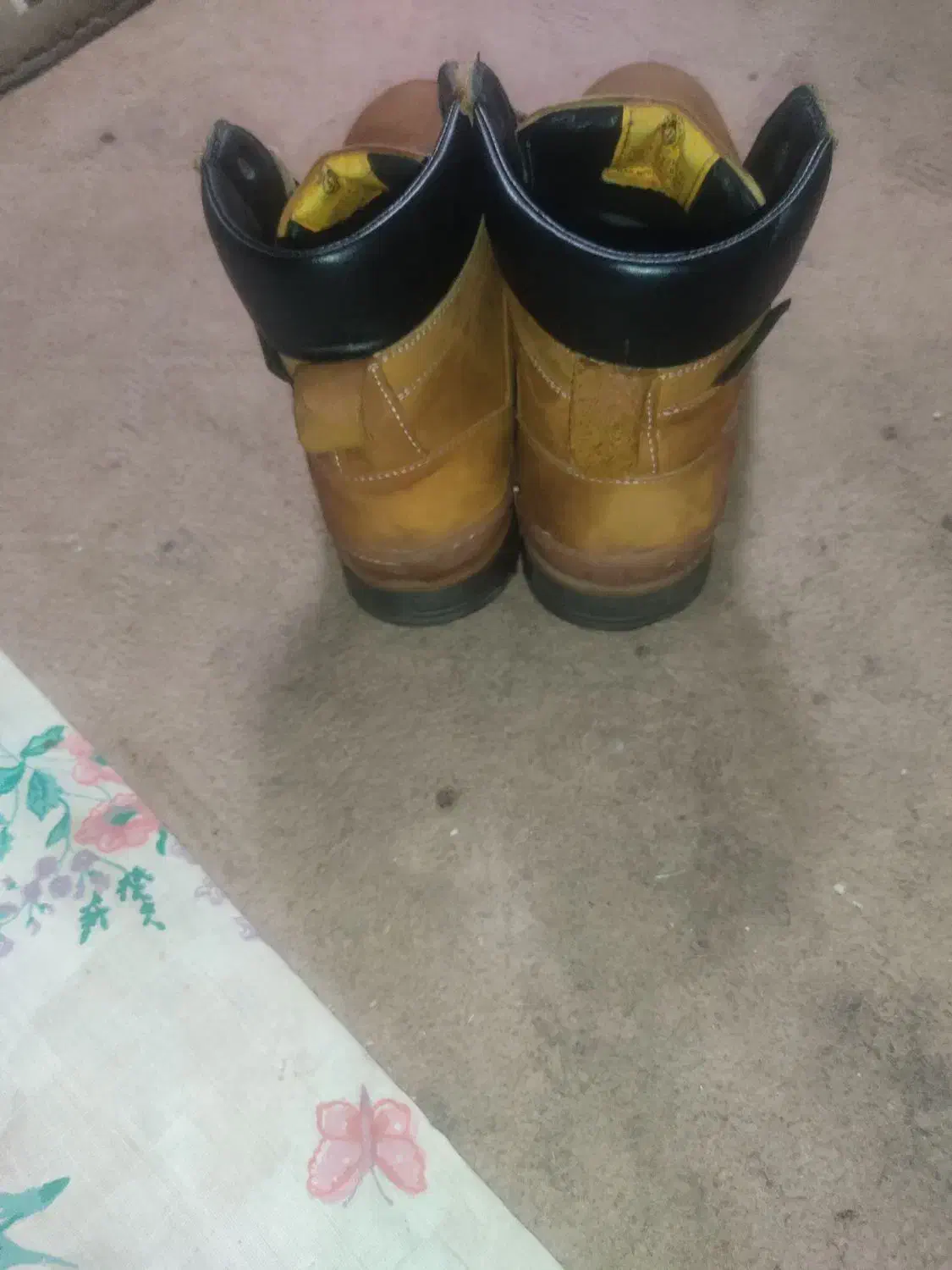 بوت کاترپیلار اصلی|کیف، کفش، کمربند|قم, مهر آباد|دیوار