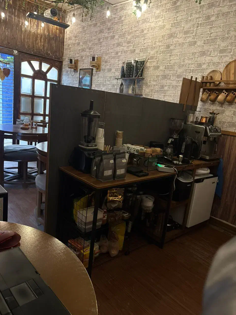 میز صندلی و کافی بار و تخته سیاه و لوازم کافه|کافی‌شاپ و رستوران|تهران, شهرک امید|دیوار