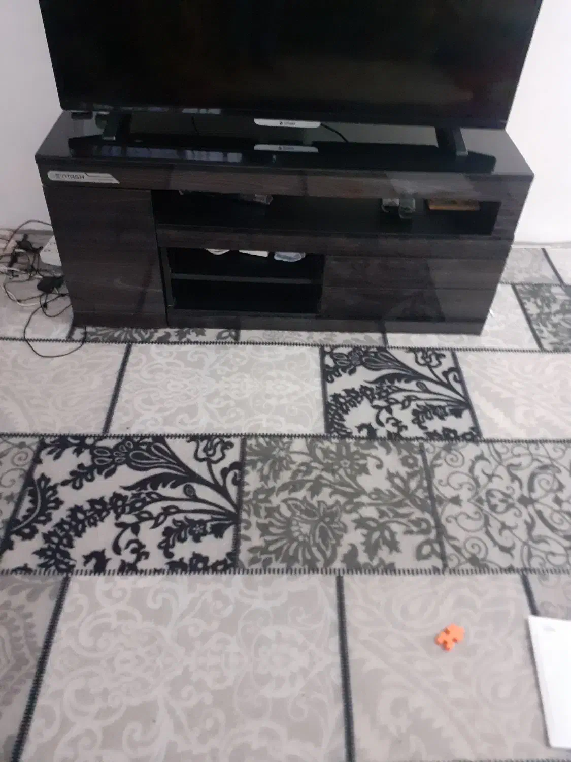 میز زیر تلویزیون|میز تلویزیون|صومعهسرا, |دیوار