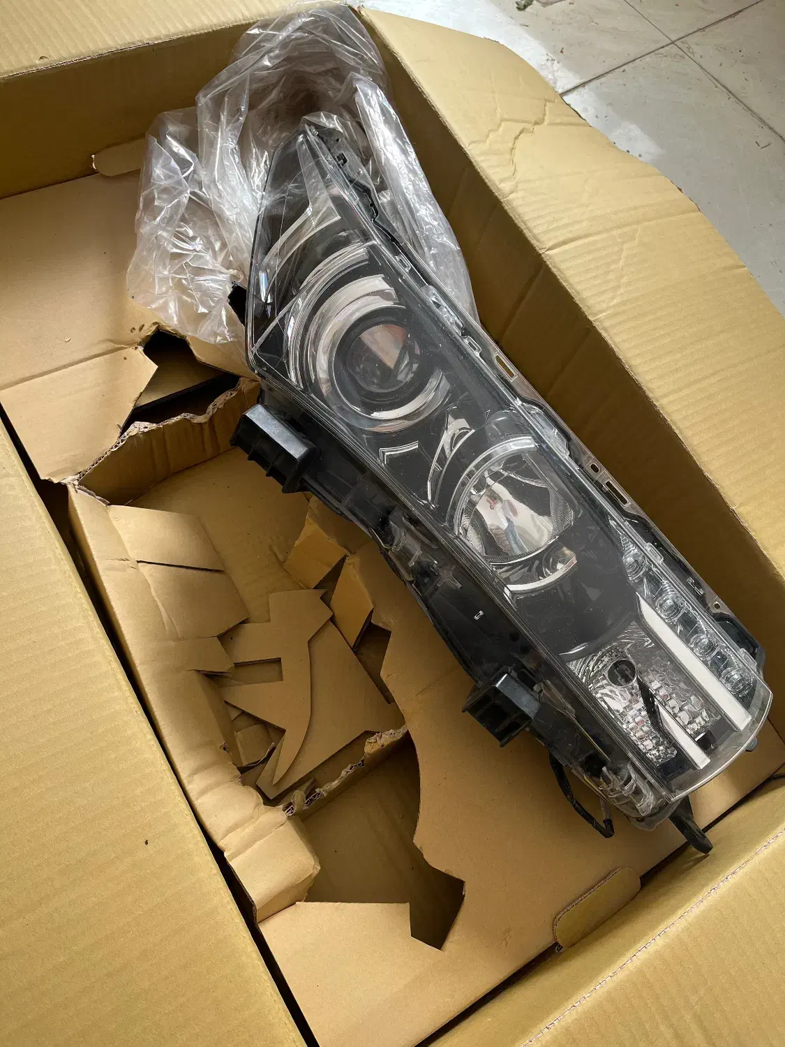 چراغ خودرو تویوتا کرولا ۲۰۱۵|قطعات یدکی و لوازم جانبی|تهران, شهرک غرب|دیوار