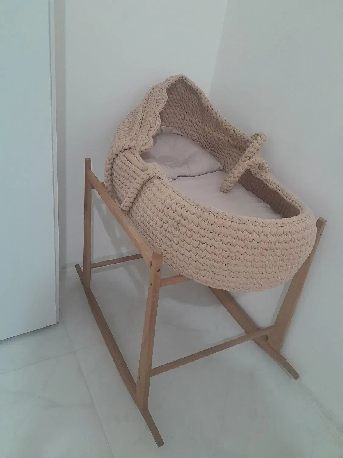 گهواره حسیری|تخت و صندلی بچه|هشتگرد, فاز ۷ مهستان|دیوار