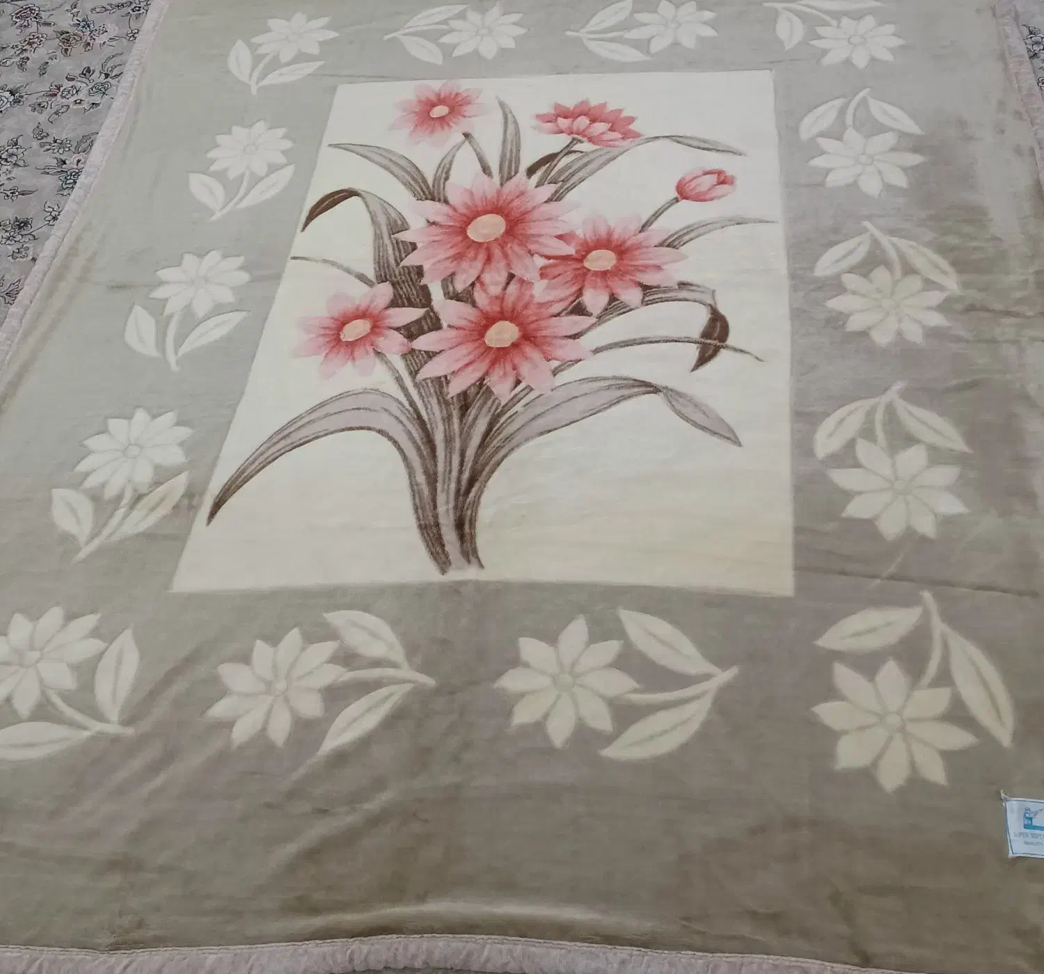 پتو|رختخواب، بالش، پتو|سرخنکلاته, |دیوار