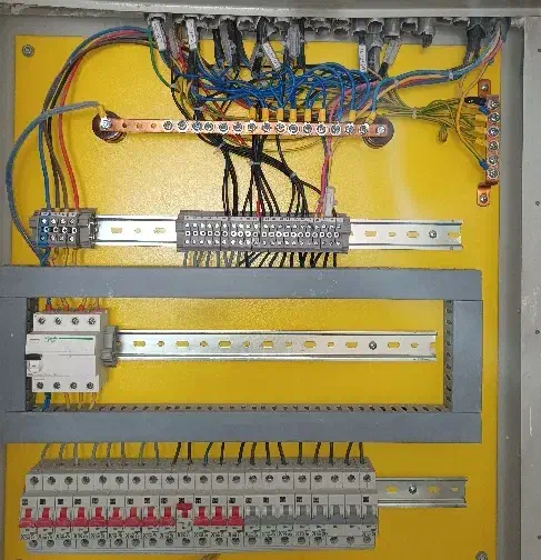 برقکار برقکاری سیم کشی رفع اتصالی تمام نقاط شبانه|خدمات پیشه و مهارت|اصفهان, خرم|دیوار