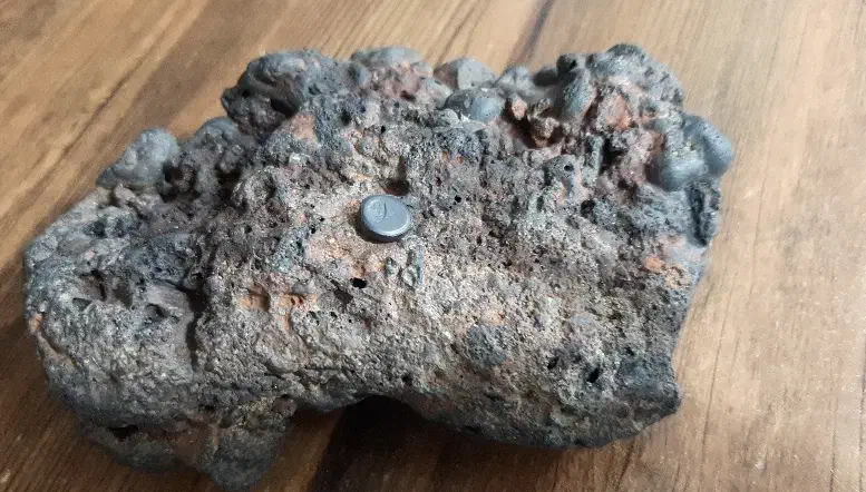 شهاب سنگ|کلکسیون اشیاء عتیقه|فومن, |دیوار