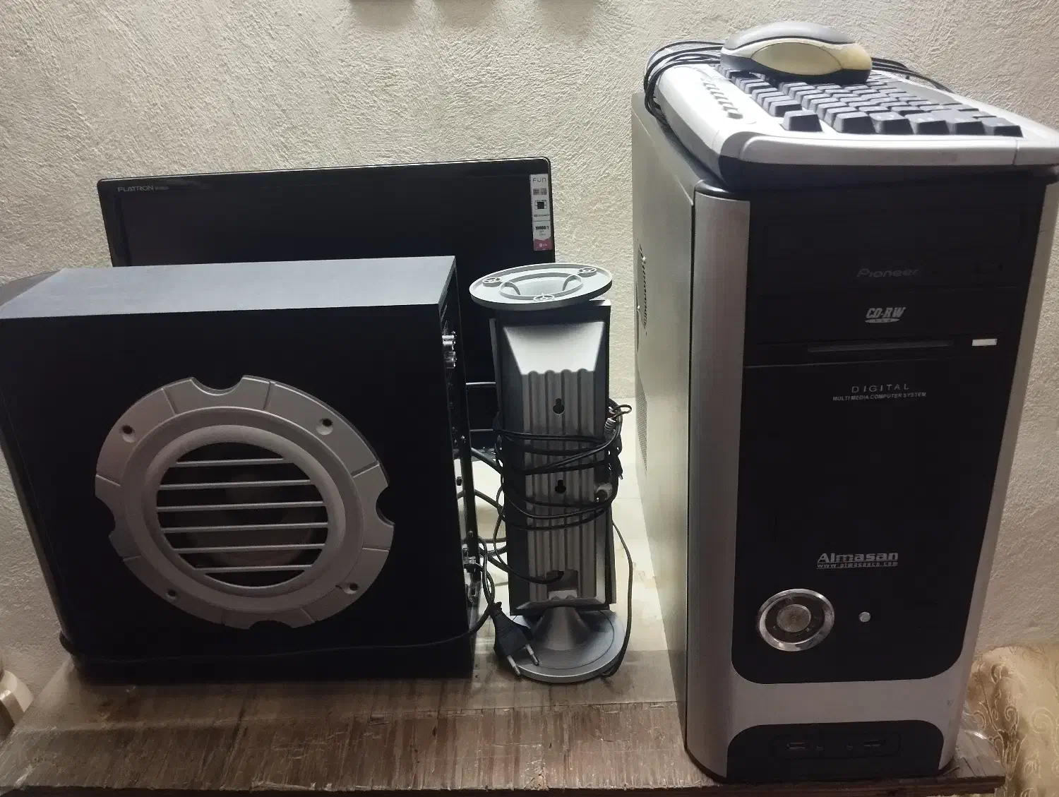 کامپیوتر|رایانه رومیزی|شاهینشهر, گزبرخوار|دیوار