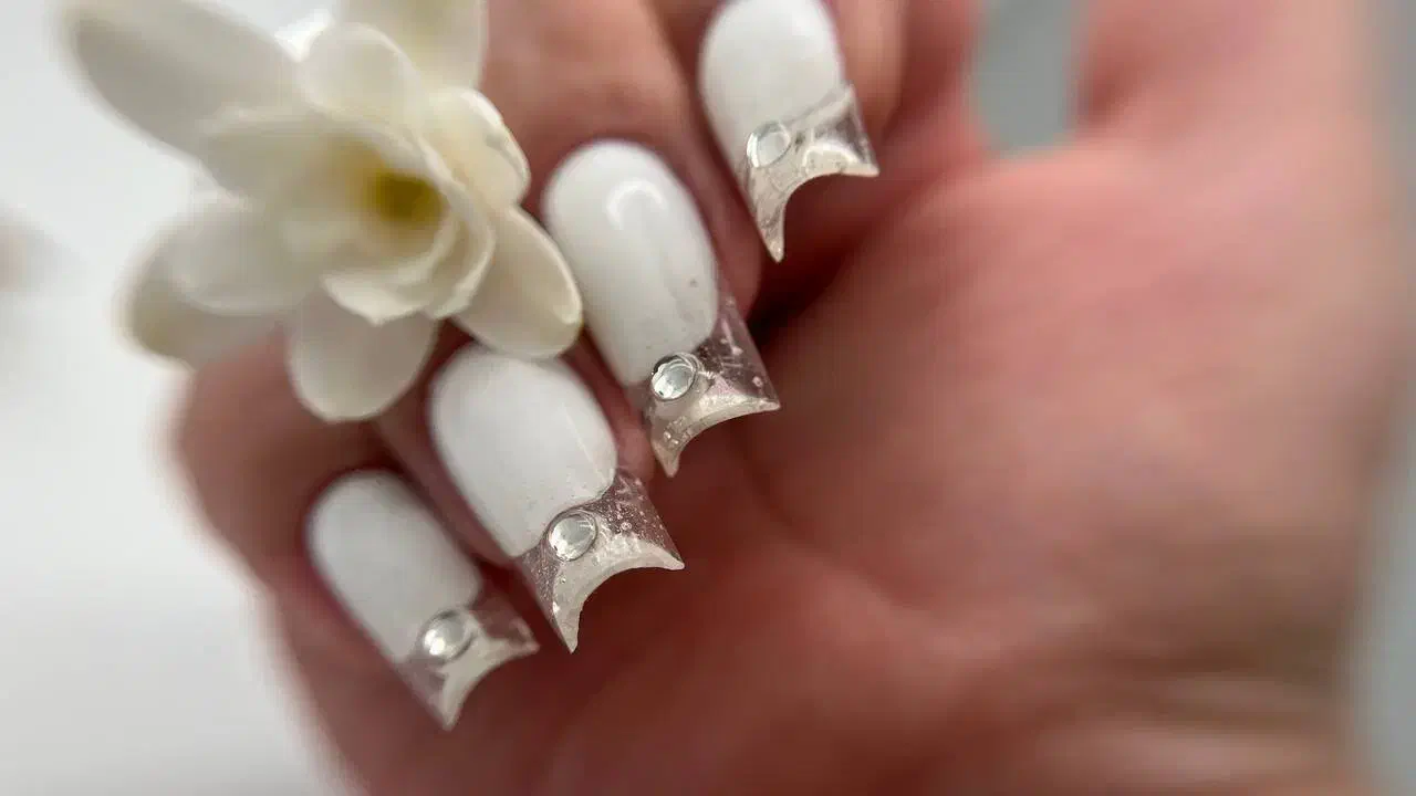 دستیار ناخن مبتدی و حرفه ایی|استخدام درمانی، زیبایی، بهداشتی|تهران, دریا|دیوار