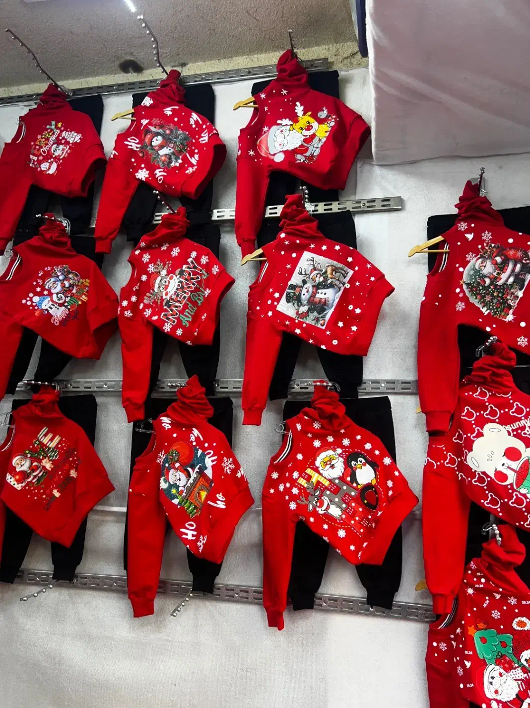 تولید پخش  تک عمده ست بچگانه یلدایی کریسمس قرمز|کفش و لباس بچه|چهاردانگه (تهران), |دیوار