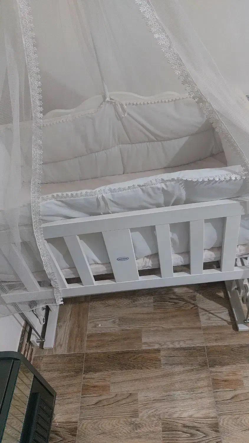 گهواره کودک|تخت و صندلی بچه|شهرضا, |دیوار