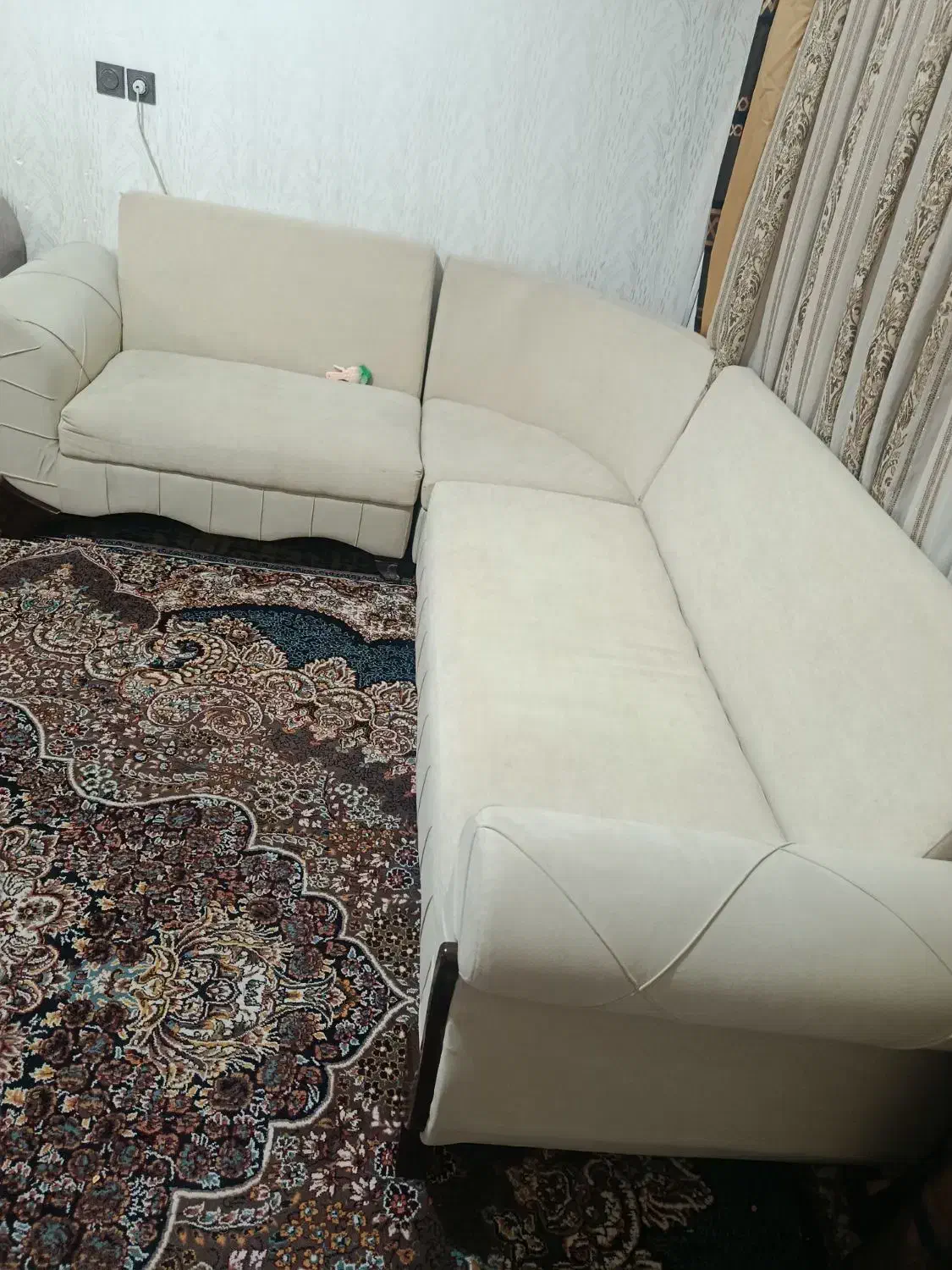 مبل ال در حد تمیز و شیک|مبلمان خانگی و میز عسلی|قم, چهل درخت|دیوار