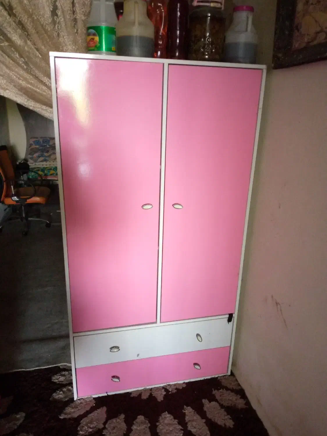 یک عدد کمد بچه تمیز و یک عدد فرش فانتزی|اسباب و اثاث بچه|لاهیجان, لیالستان|دیوار