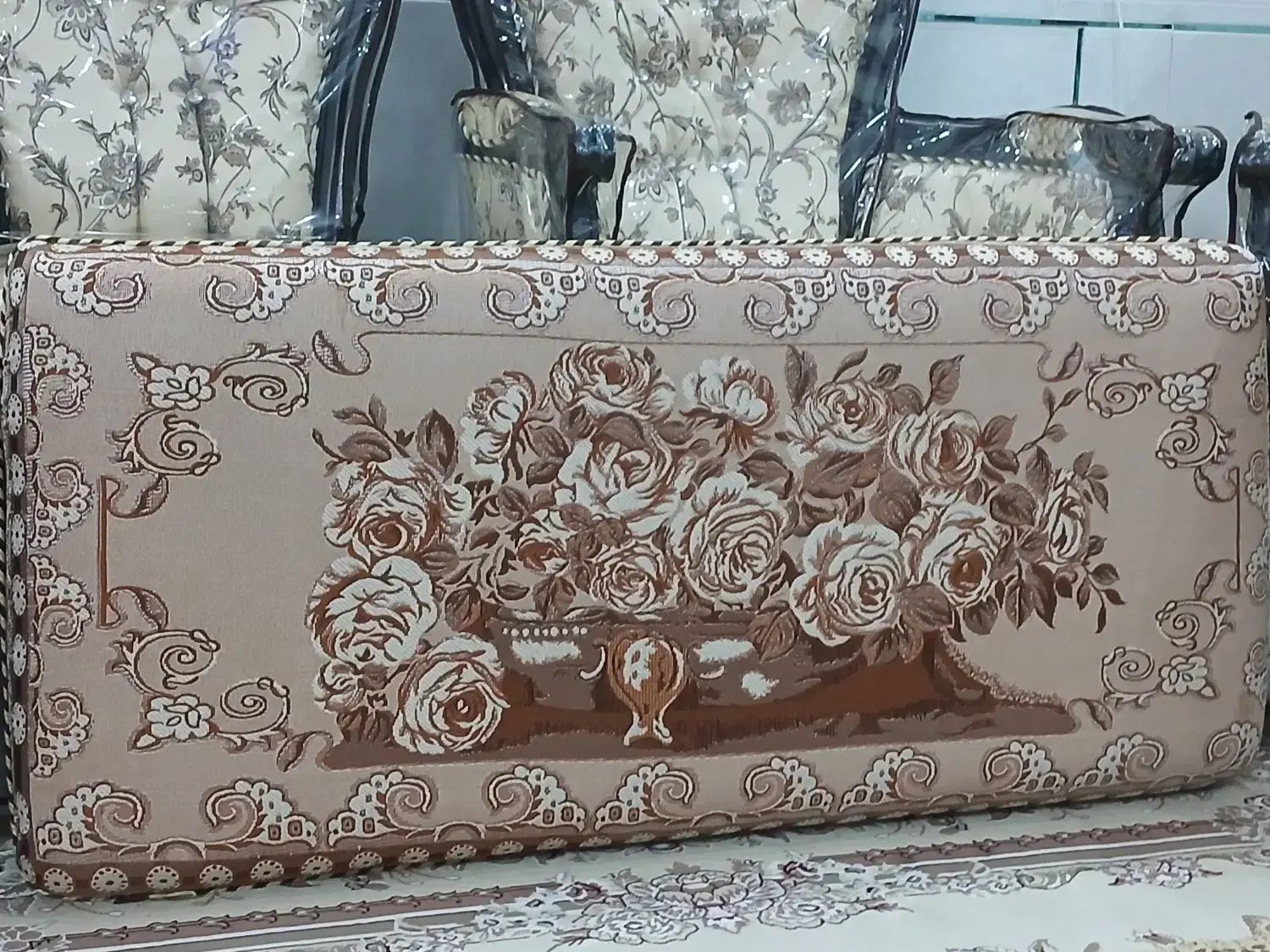 یک جفت|پشتی|اصفهان, ابر|دیوار