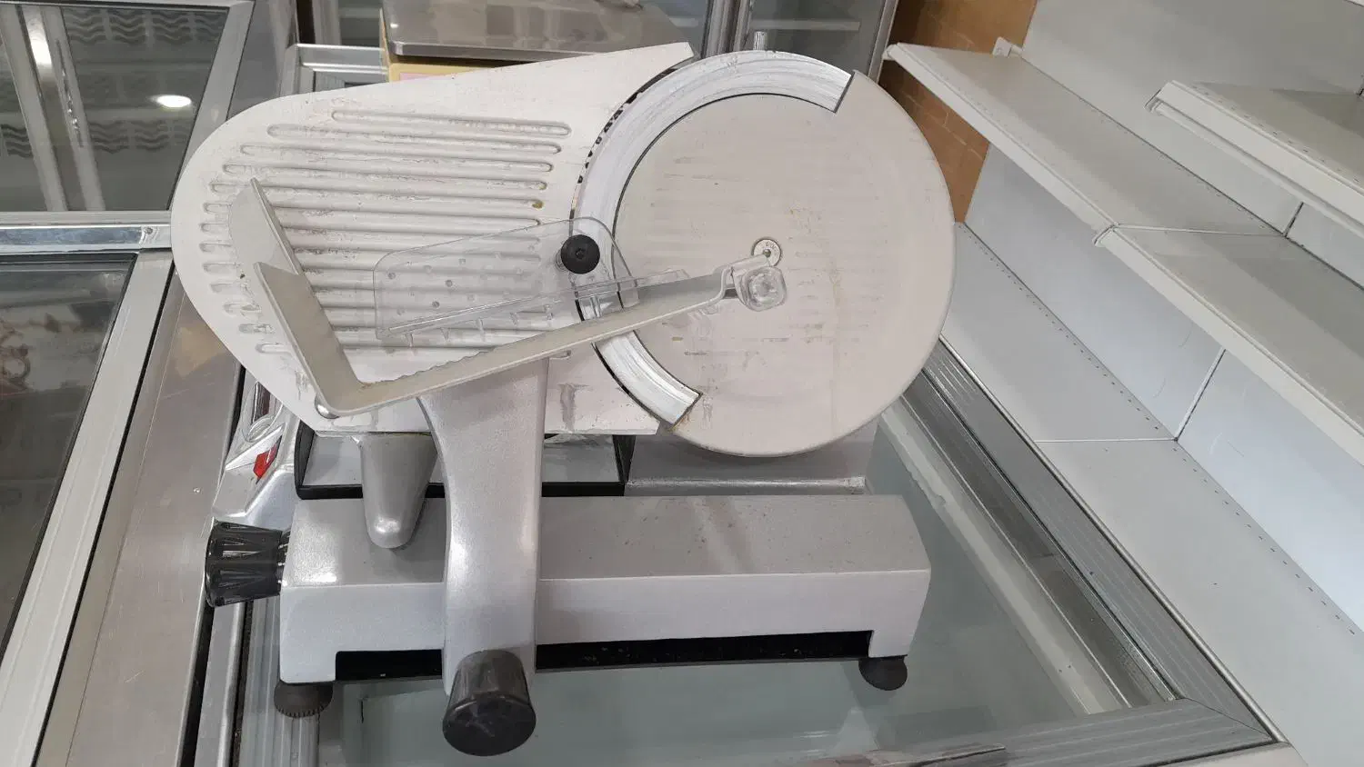 یخچال و ترازو و کالباس بر|یخچال و فریزر|رودان, |دیوار