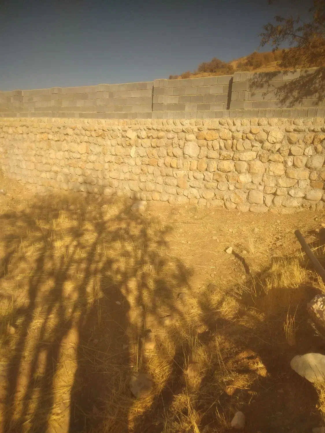 یک نفر استاد بنا ، سنگ چین و بلوک نیازمندیم|استخدام معماری، عمران و ساختمانی|سپیدان, |دیوار