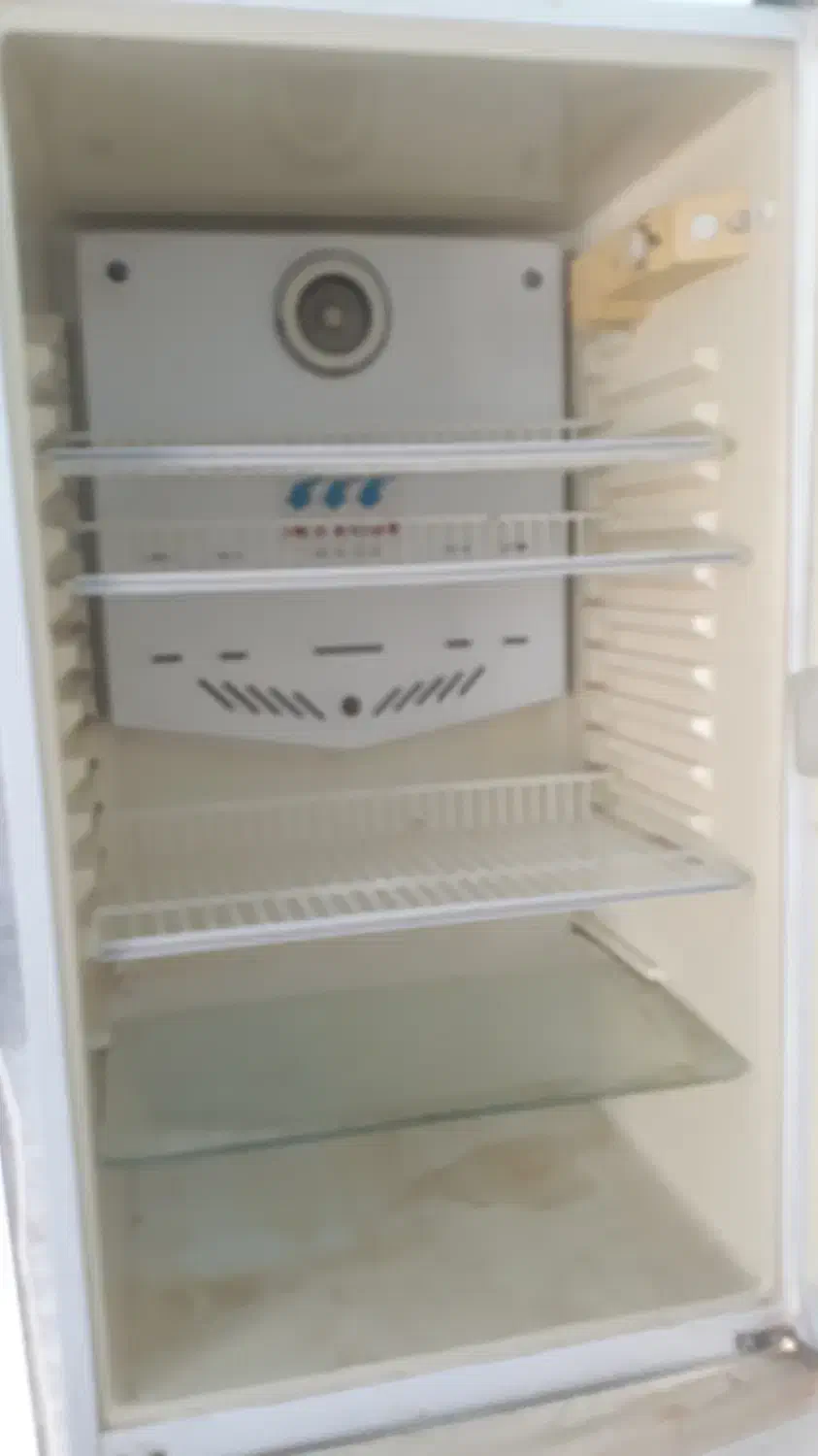 یخچال دست دوم نیاز به سرویس به قیمت موتور و بدنه|یخچال و فریزر|برازجان, |دیوار