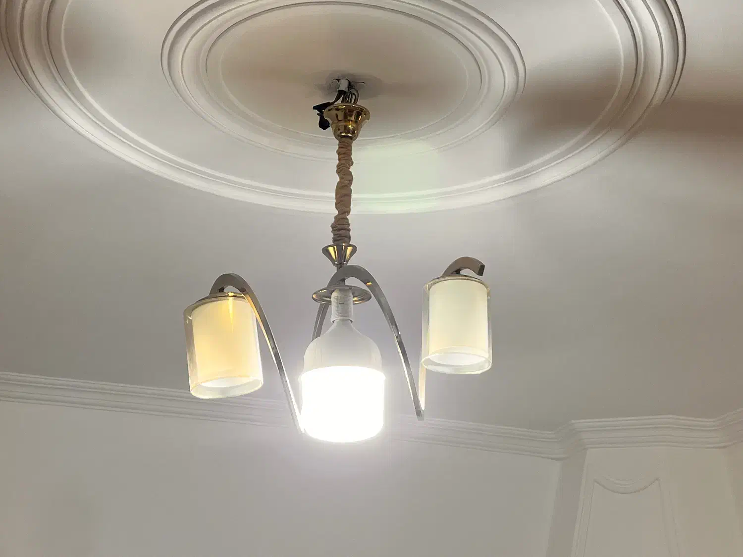 لوستر سه شعله|لوستر و چراغ آویز|اندیشه, شهرک مریم|دیوار