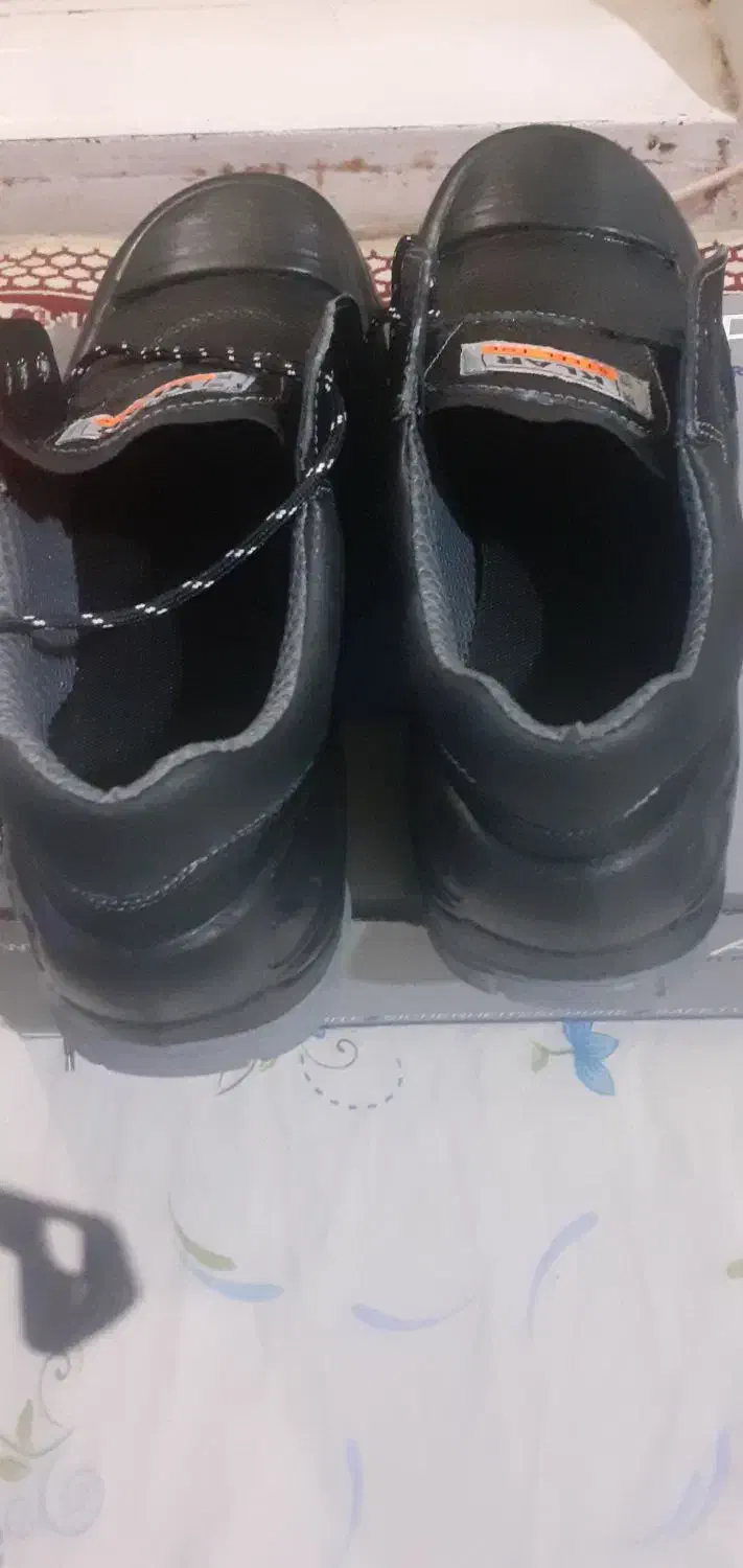 کفش اینمی کفش کار کلار نو نو|کیف، کفش، کمربند|قم, قلعه کامکار|دیوار