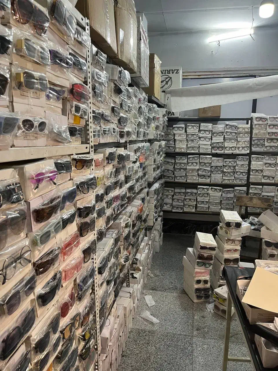 پخش عمده عینک آفتابی زنانه مردانه بلوکات و....|زیورآلات و اکسسوری|نسیم‌شهر, |دیوار