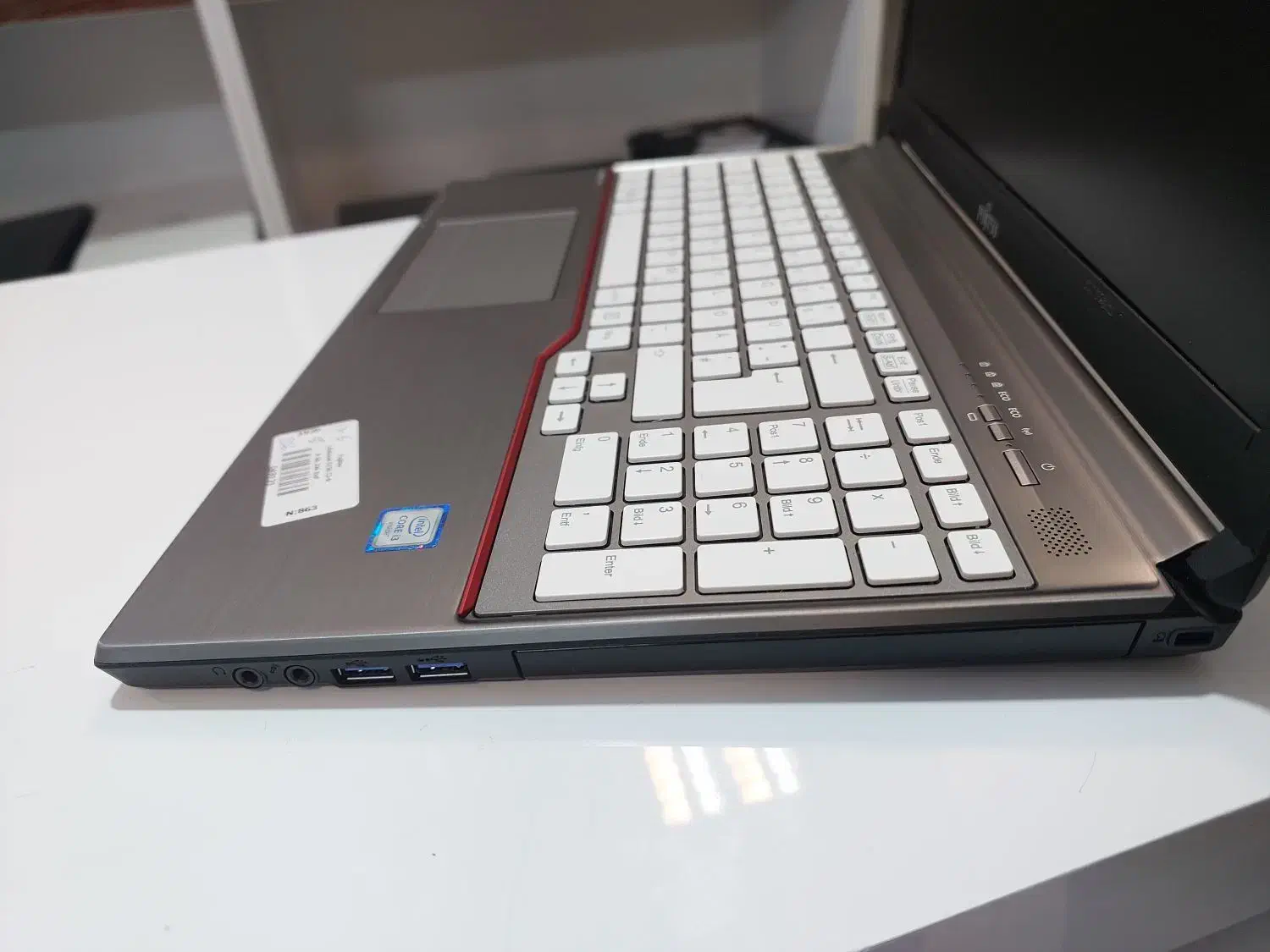 Fujitsu e756|رایانه همراه|اندیشه, اندیشه فاز ۳|دیوار