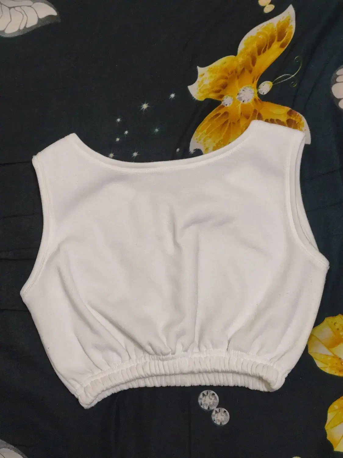 تاپ نیم تنه|لباس|گلبهار, شهر جدید گلبهار|دیوار