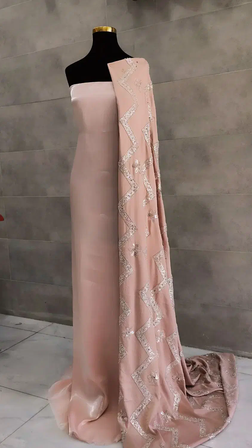 فروش انواع پارچە سادە،طرح و دار و روسری‌ مجلسی|لباس|مریوان, |دیوار