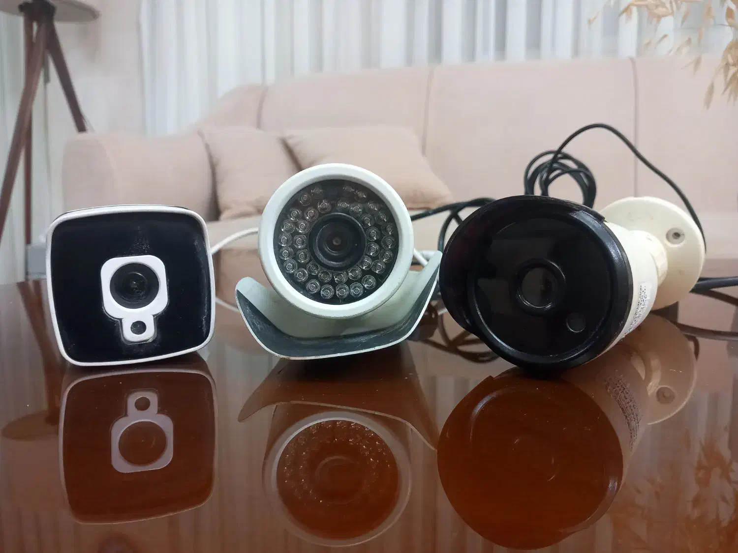 ۳ عدد دوربین مداربسته + یک دستگاه Dvr|دوربین مداربسته|بجنورد, |دیوار