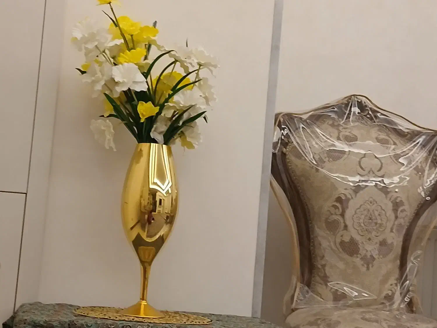 گل و گلدان در حد نو|گل مصنوعی|ملایر, |دیوار