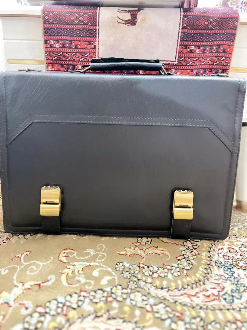 یک عدد کیف اداری|کیف، کفش، کمربند|شیراز, جانبازان|دیوار