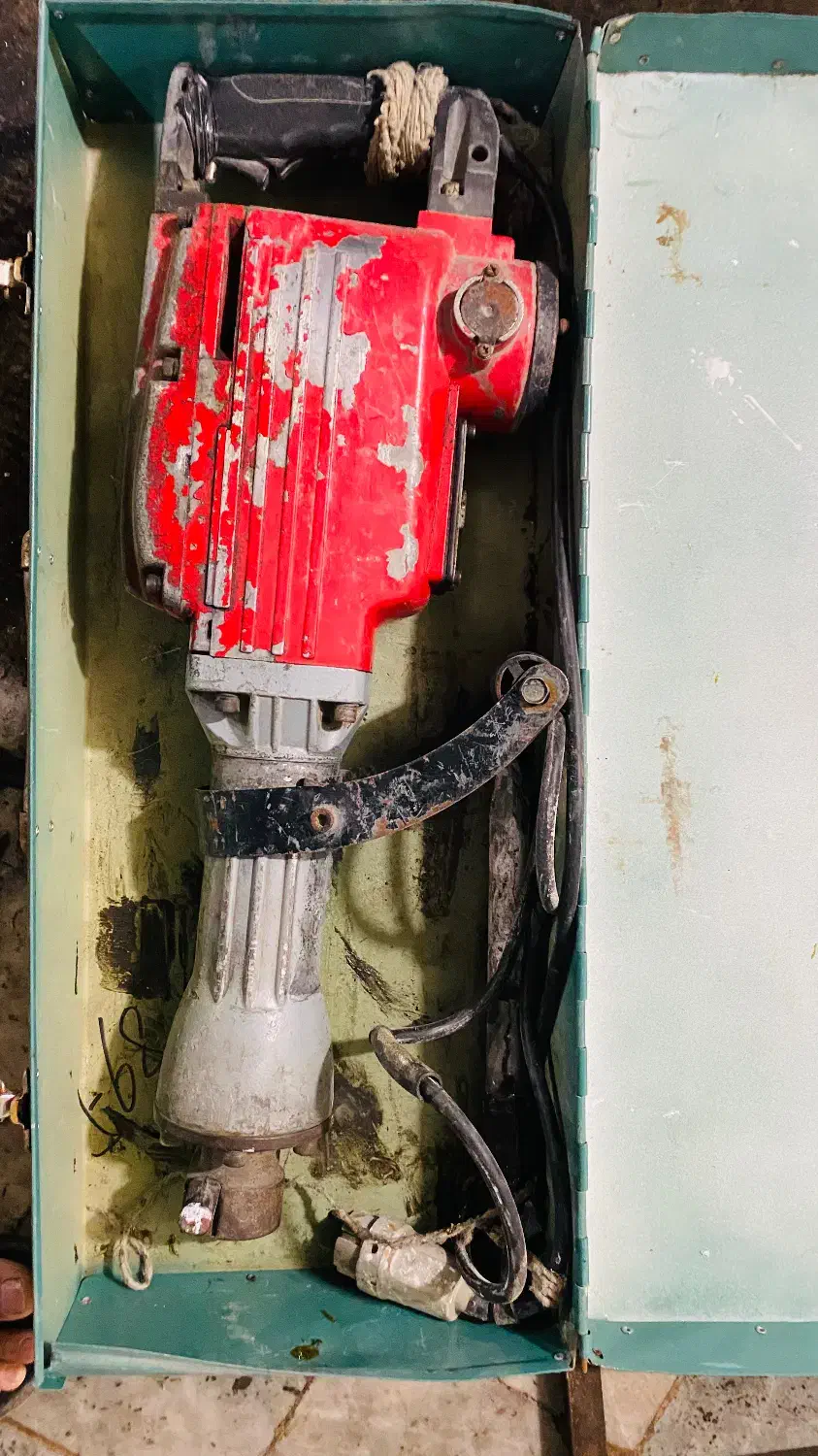 هلتی پیکور|ابزارآلات|قائن, |دیوار