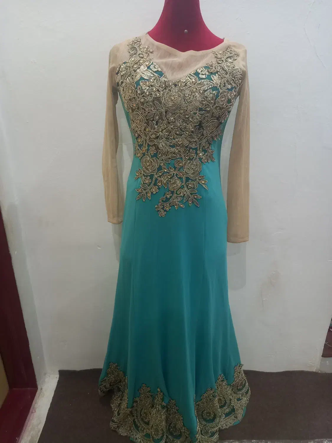 پیراهن مجلسی|لباس|چمستان, |دیوار