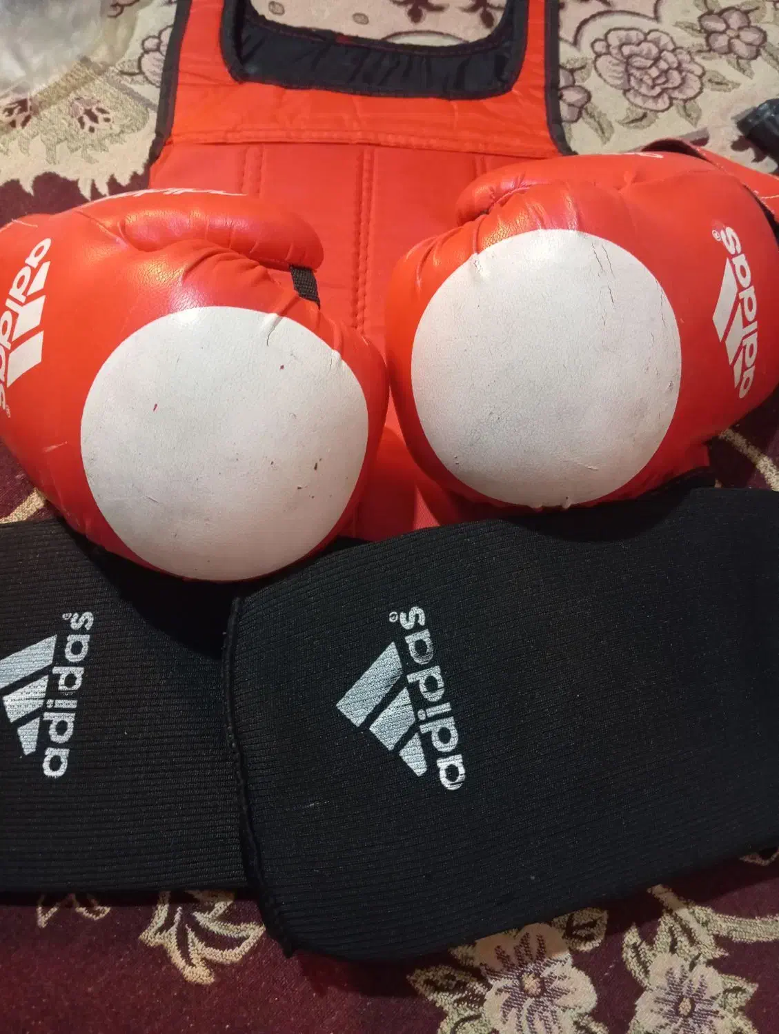 فروش فوری دستکش و وسیله هاش|تجهیزات ورزشی|زاهدان, |دیوار