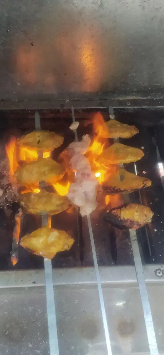 واگذاری ساندویچی نوستالژی و فلافل و همه چیز کباب|کافیشاپ و رستوران|قم, دروازه چوبی|دیوار