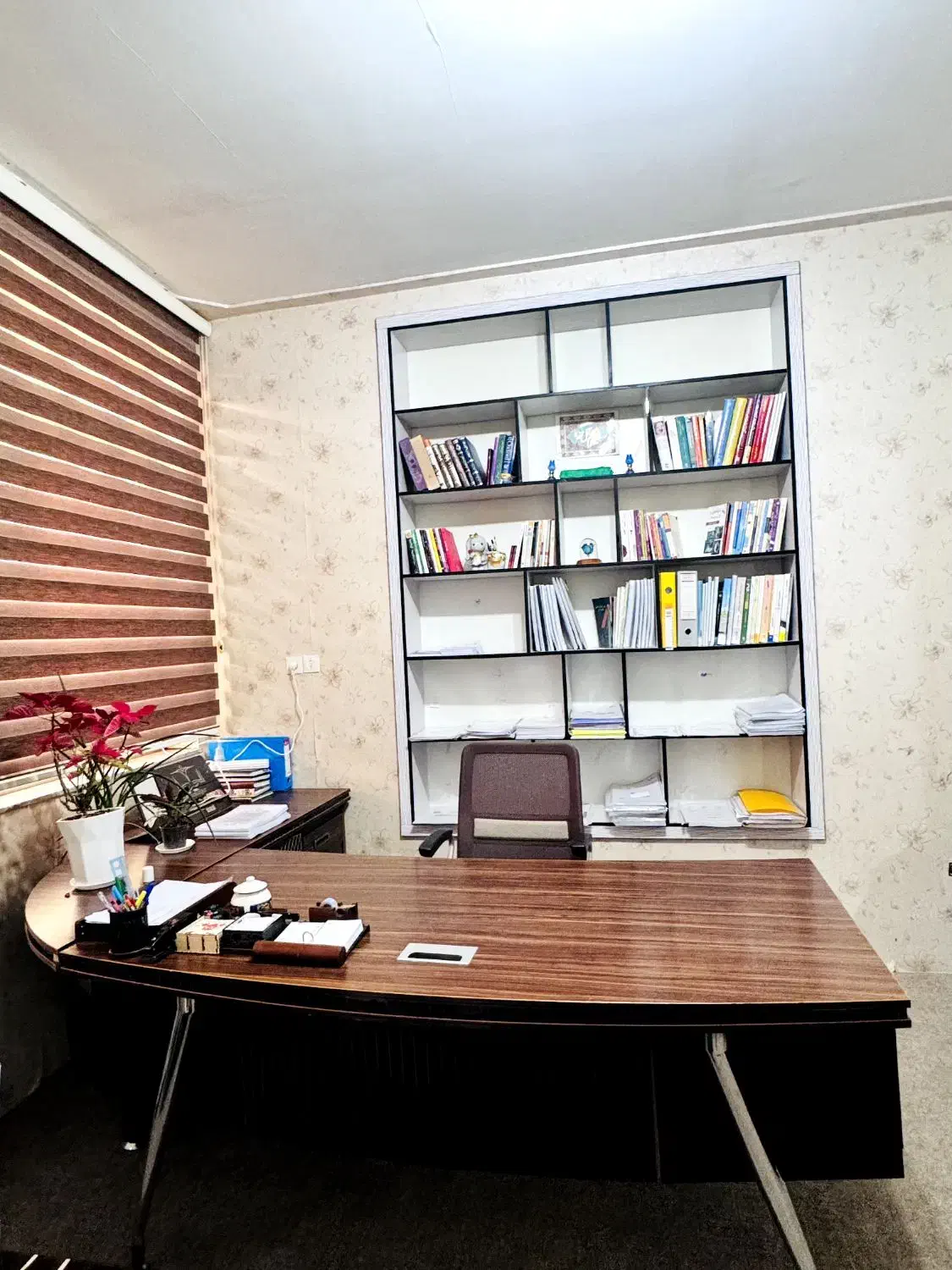 مراقب خانم  پانسیون مطالعاتی دخترانه|استخدام آموزشی|کرمانشاه, |دیوار