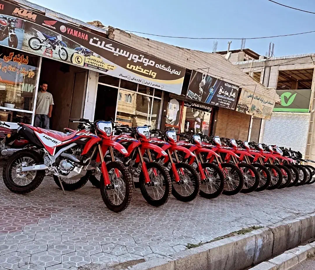 کراس برمودا و توسن طرح گس گس|موتورسیکلت|صائین قلعه, |دیوار