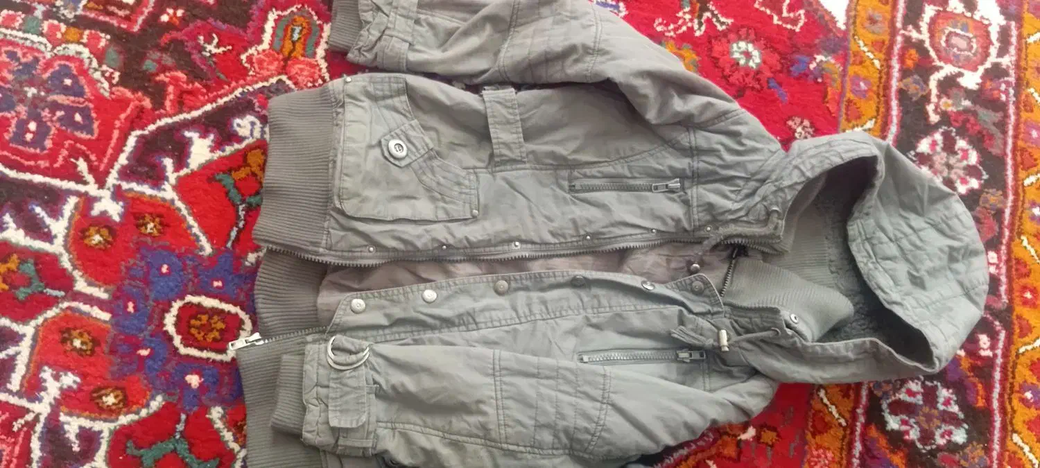 کاپشن|لباس|اهر, |دیوار