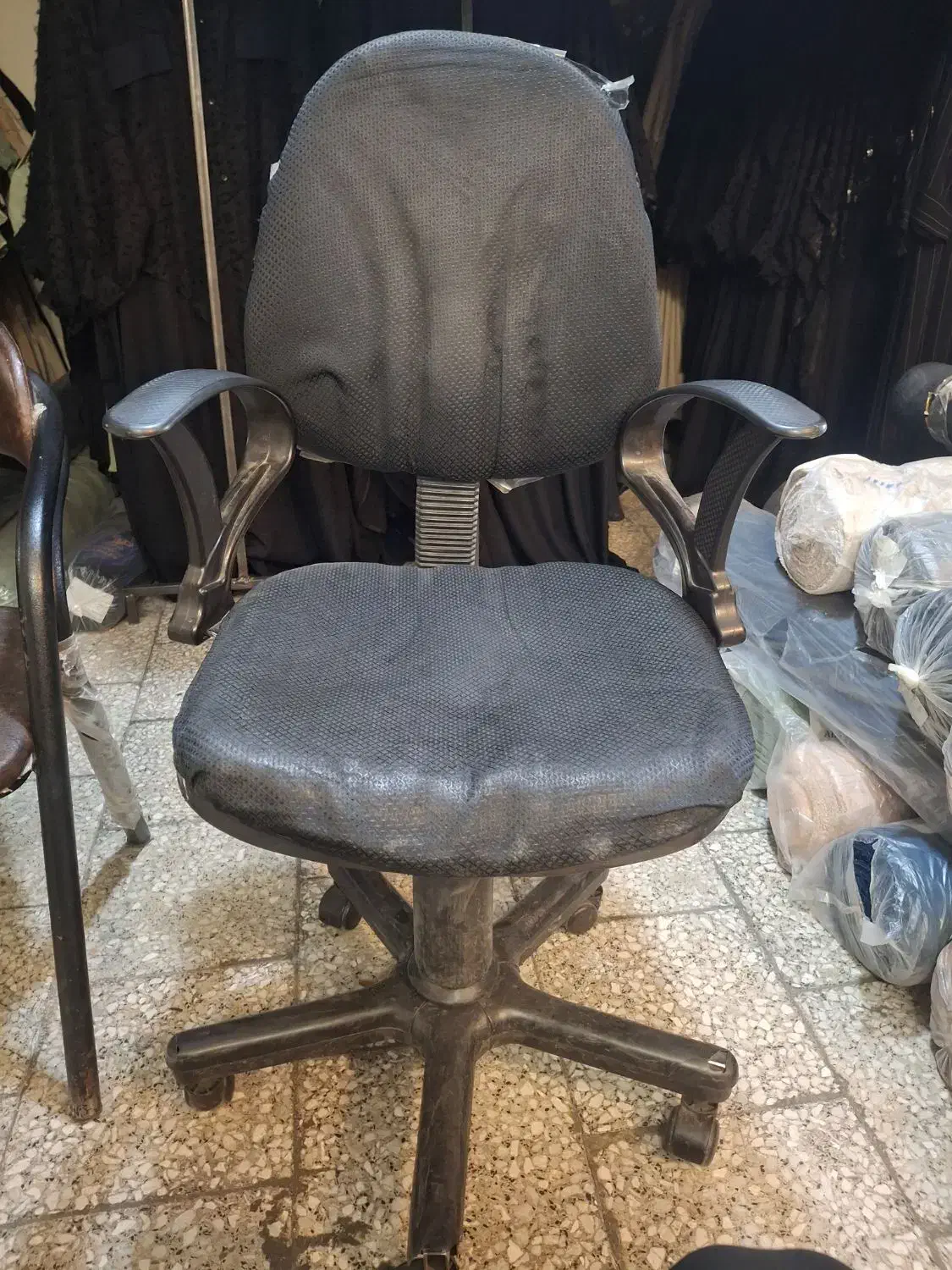 چند عدد صندلی مختلف|مبلمان اداری|تهران, بازار|دیوار