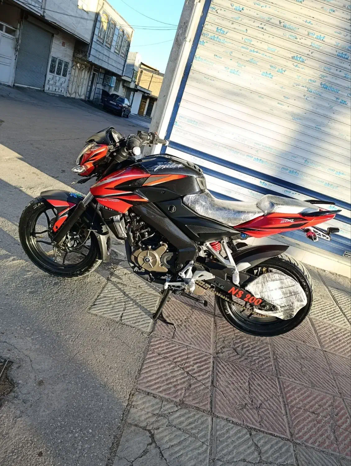 ان اس ۲۰۰|موتورسیکلت|دورود, |دیوار