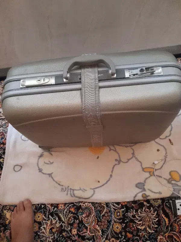 یک عددساک، مسافرتی سالم،رمزدارمیباشد،|کیف، کفش، کمربند|قم, انسجام|دیوار