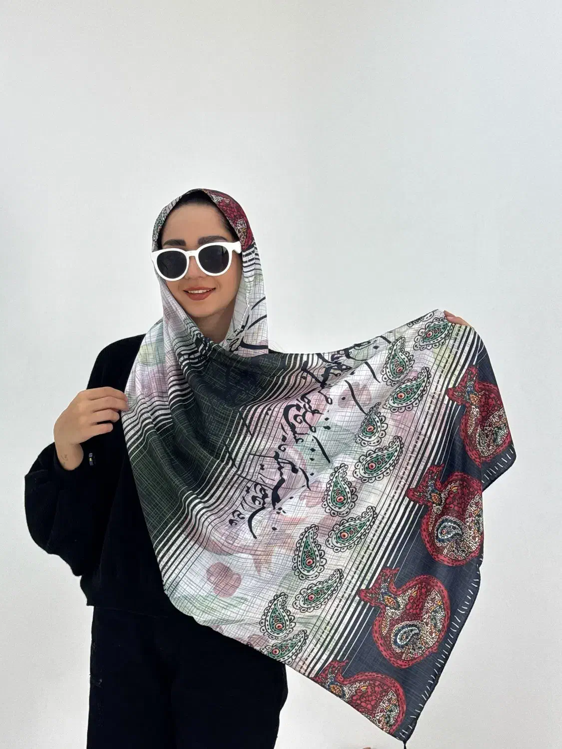 شال یلدایی (اسکارف دنیا)|لباس|قم, ولیعصر|دیوار