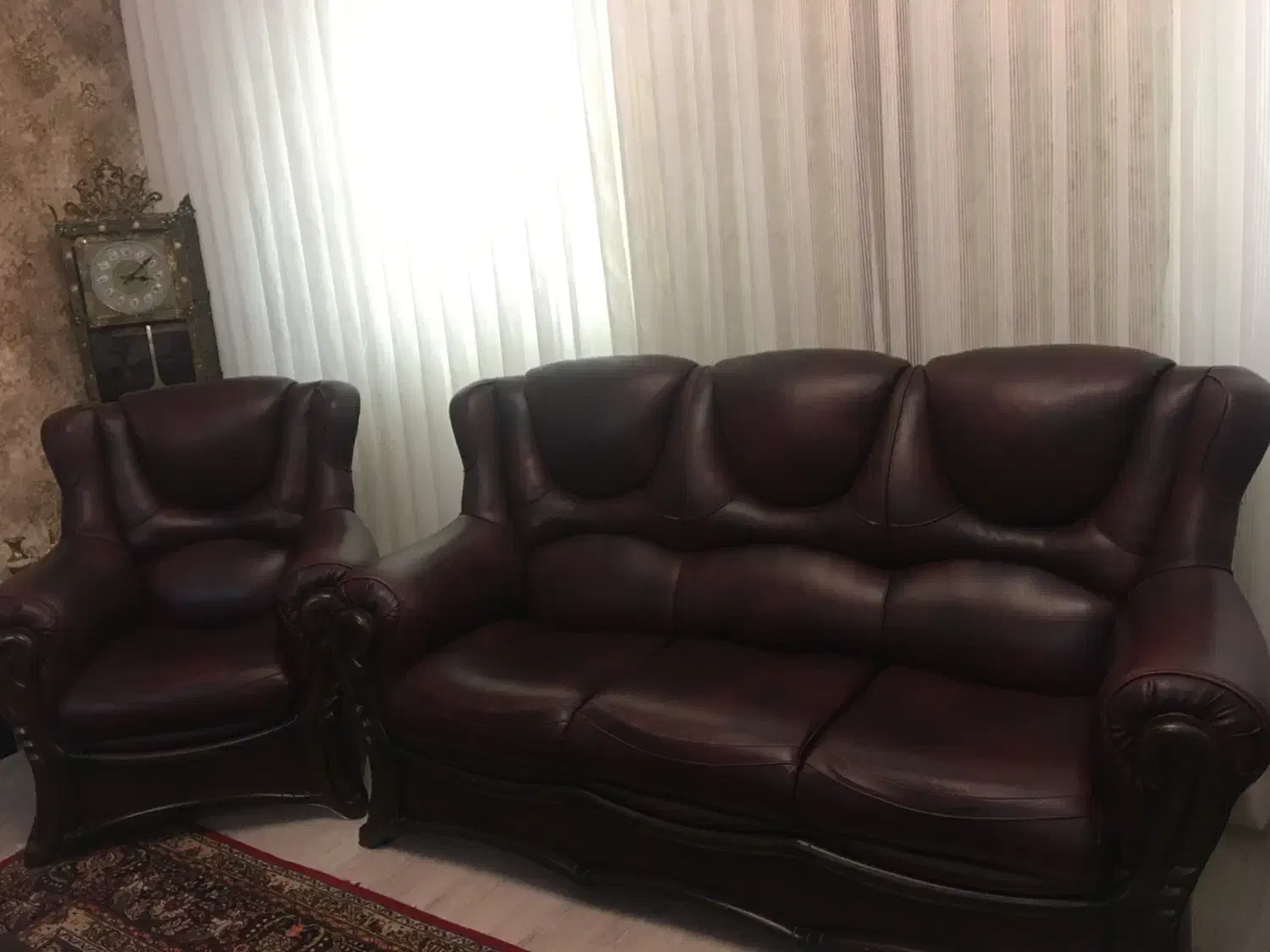 ساعت برنز و مبل تمام چرم ترکیه|مبلمان خانگی و میز عسلی|خوی, |دیوار