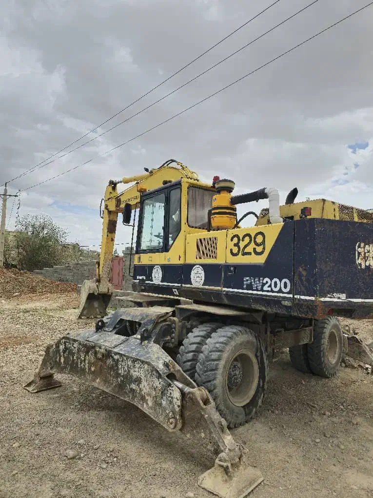 بیل کوماتسو لاستیکی 200|خودرو سنگین|ارژن, |دیوار