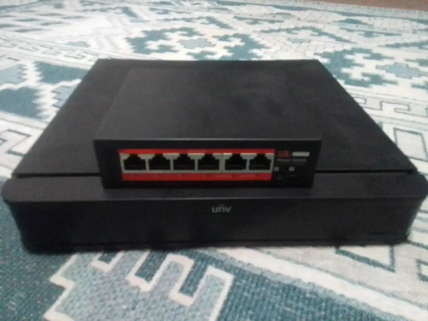 NVRبرندUNV و POE SWITCH|دوربین مداربسته|بندرعباس, |دیوار