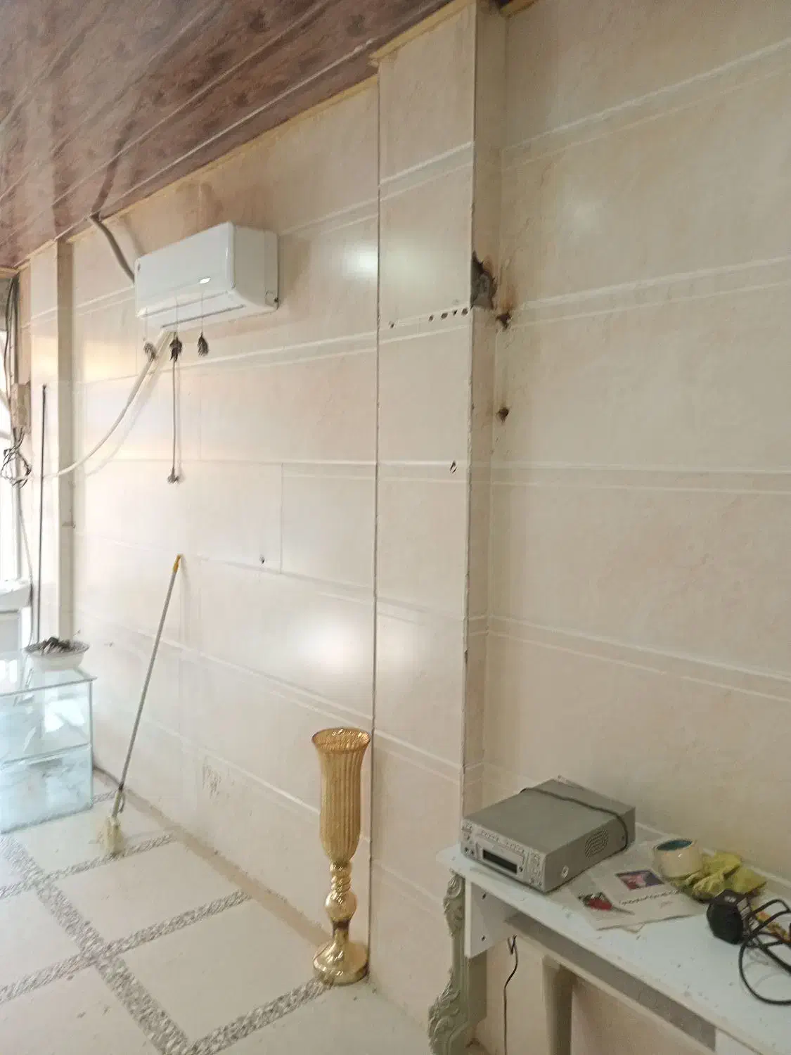 اجاره مغازه به عنوان انبار یا غیره|اجارهٔ مغازه و غرفه|رشت, آب آسیاب|دیوار