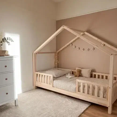 تخت چوبی نوزاد|تخت و صندلی بچه|آباده, |دیوار