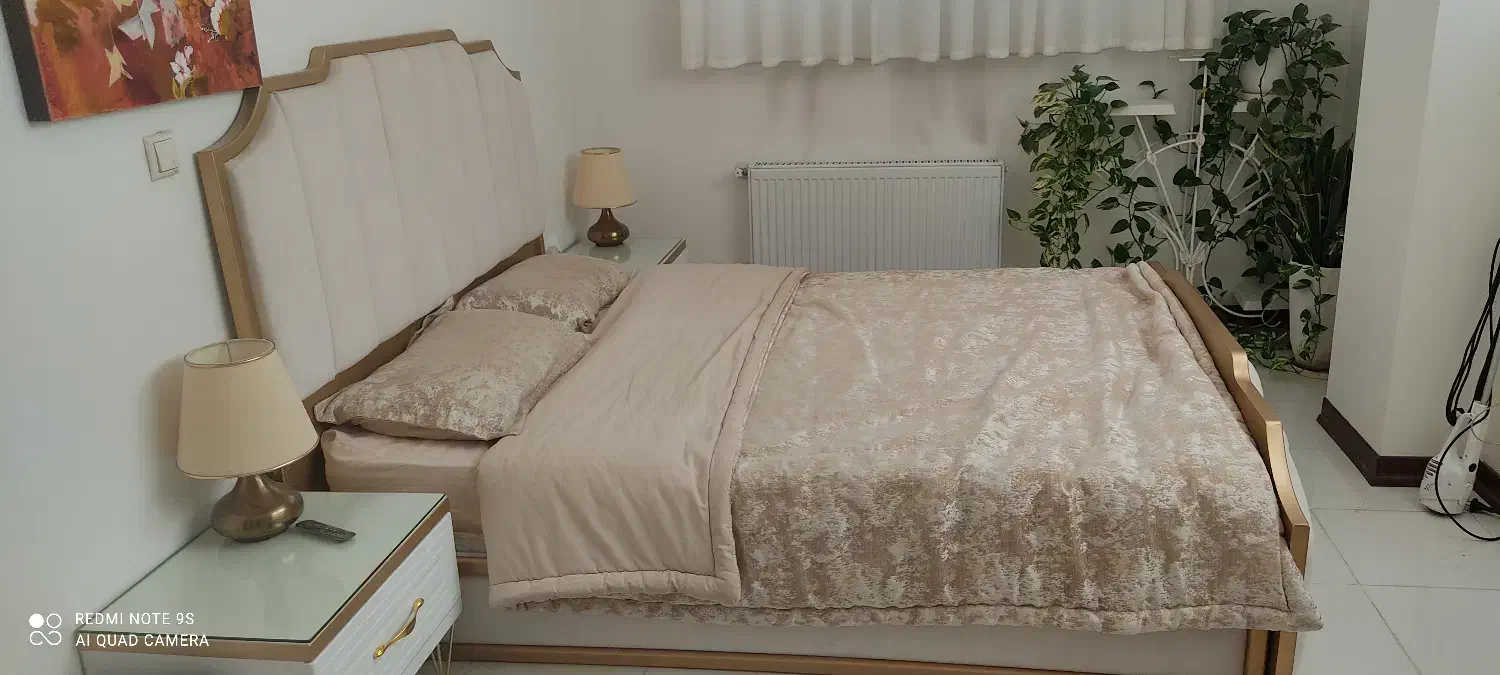 سرویس خواب سفید طلایی نو|تخت و سرویس خواب|شاهینشهر, خانه کارگر|دیوار