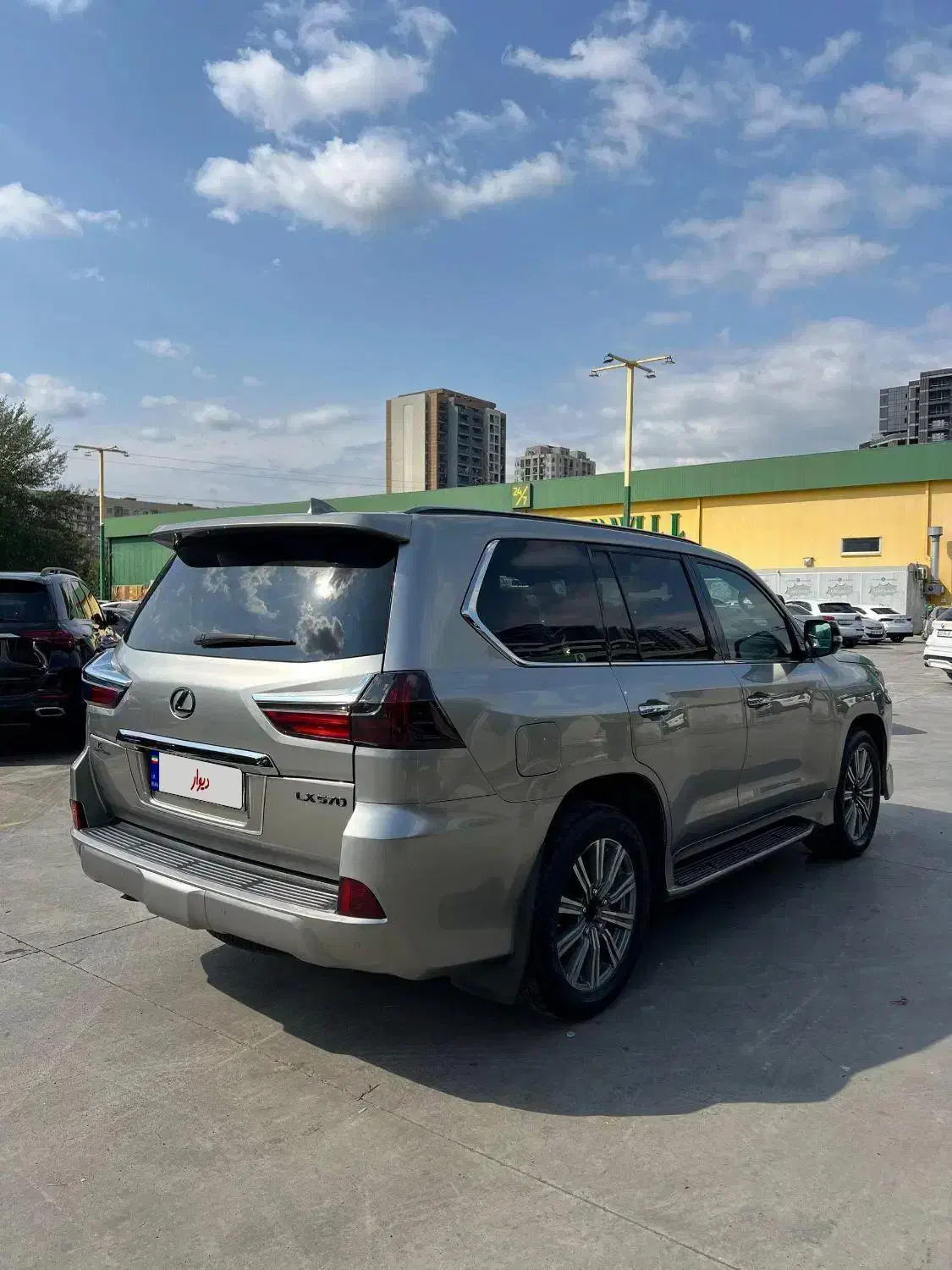 گذرموقت lx 570 /سالانه ترددبی نهایت/شیداخلج/|خودرو سواری و وانت|تهران, جردن|دیوار