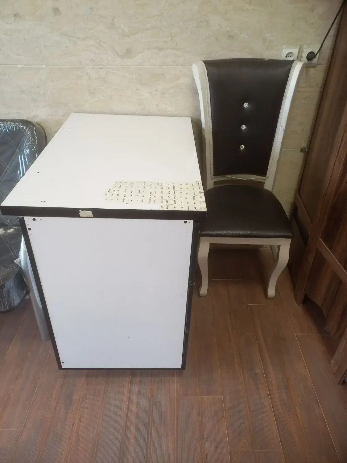 میز منشی وصندلی|مبلمان اداری|اسلام‌شهر, شهرک واوان|دیوار