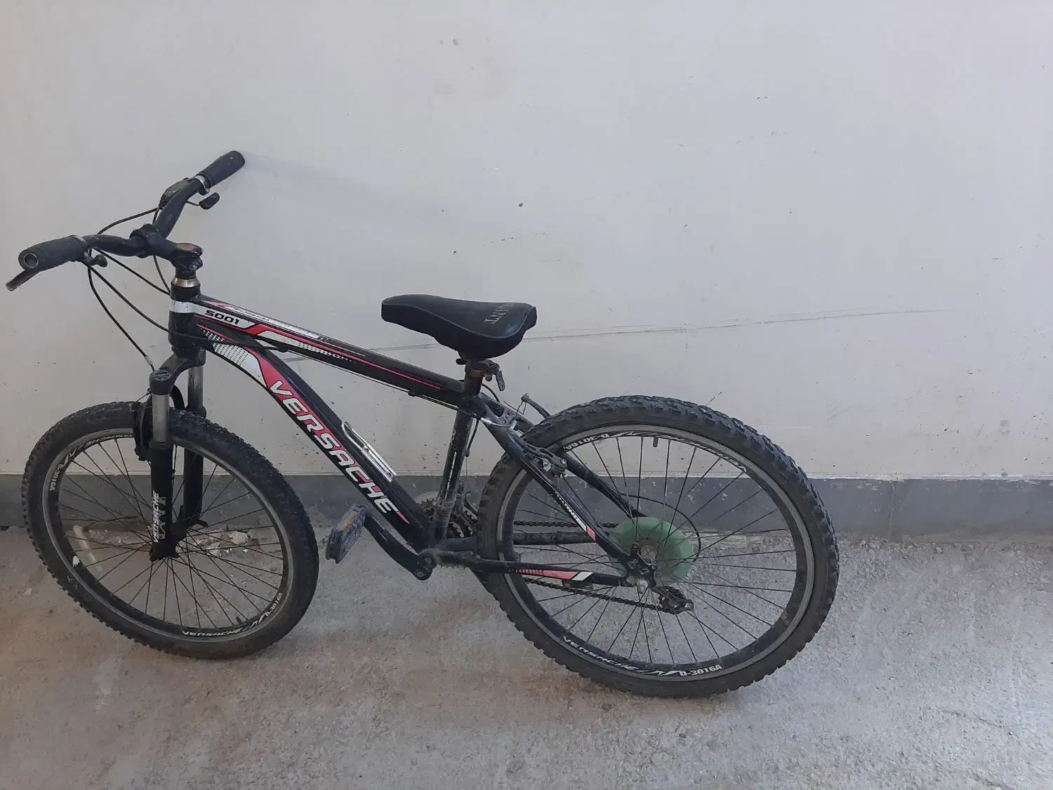 دوچرخه|دوچرخه، اسکیت، اسکوتر|آشخانه, |دیوار