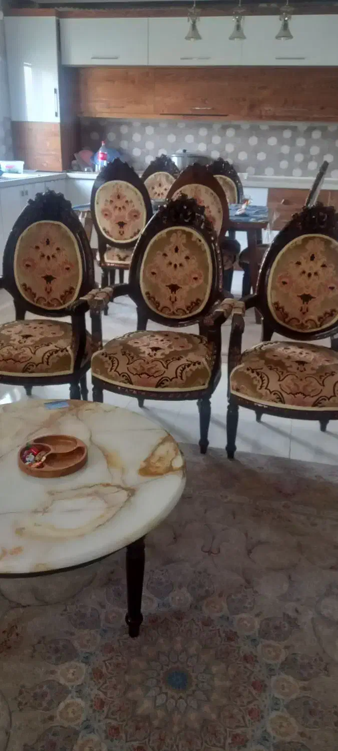 یه سرویس مبل ۷نفره با میز غذا خوری بفروش میرسد|مبلمان خانگی و میز عسلی|گنبد کاووس, |دیوار