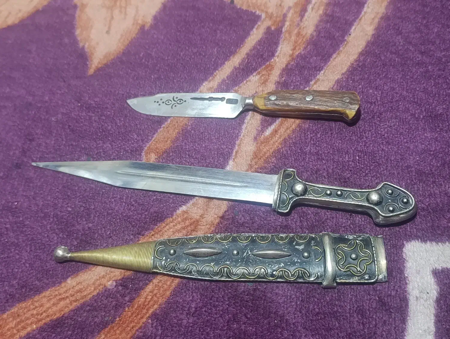 دو عدد چاقو قدیمی|کلکسیون اشیاء عتیقه|شیراز, شیخ علی چوپان|دیوار